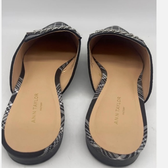 Ann Taylor Womens Black Pointed Toe Chain Slip Mules Size 9.5 Loafers Faux Suede - Picture 2 of 10
